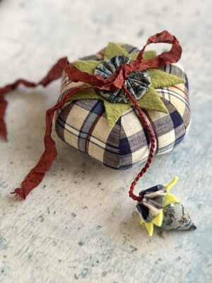 Handmade Tomato Pincushion: Vintage Plaid & Emory Strawberry Handmade Tomato Pincushion: Vintage Plaid & Emory Strawberry