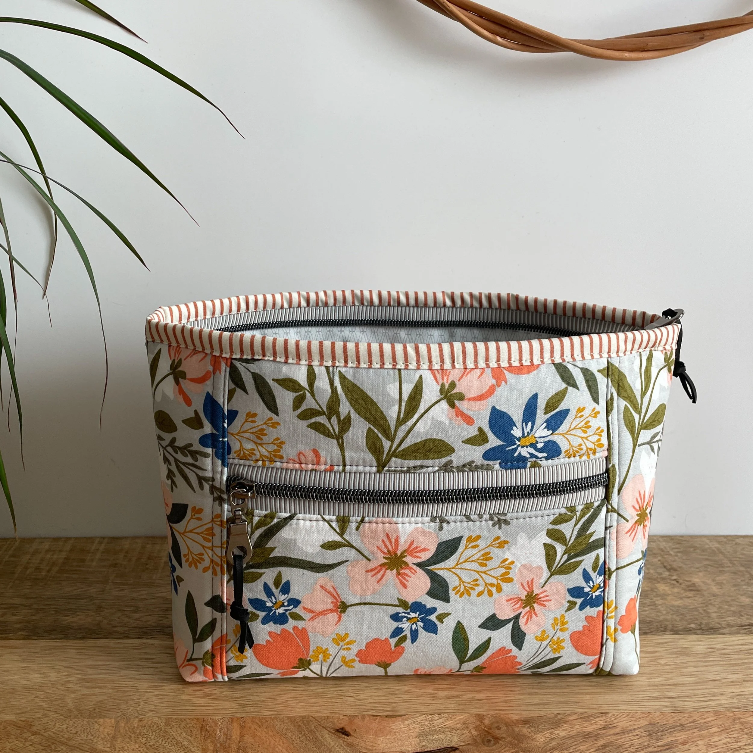 Oleander Pouch