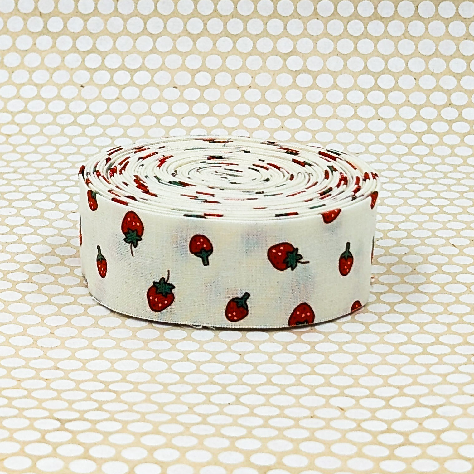 Quilt Binding Strawberries Cream 1 1/4" Single Fold