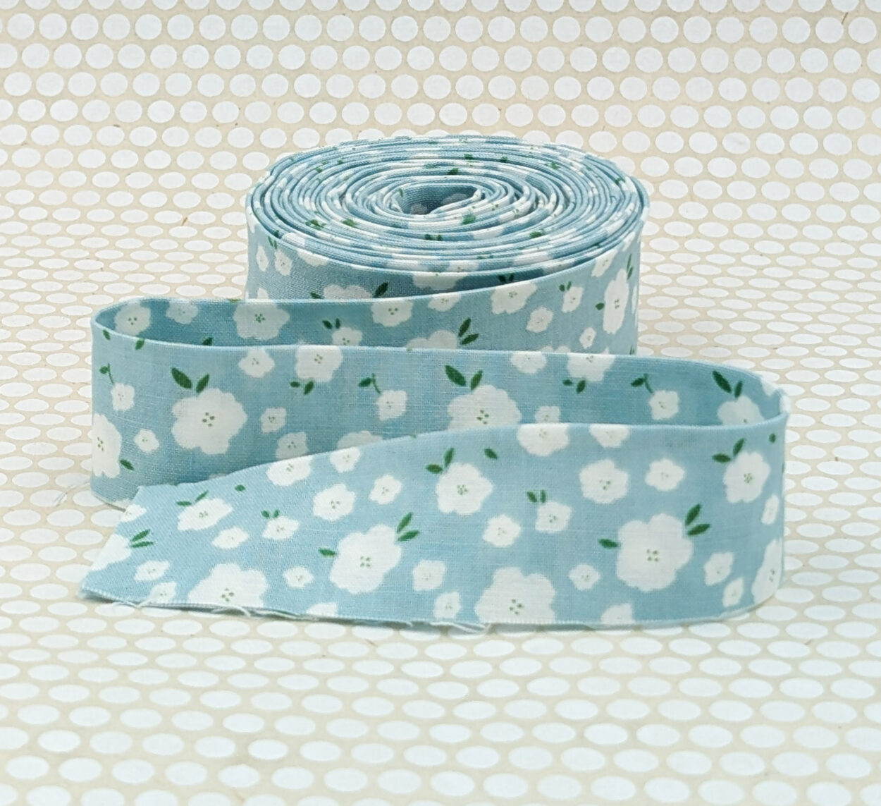Quilt Binding Posies Light Blue White 1 1/4″ Single Fold