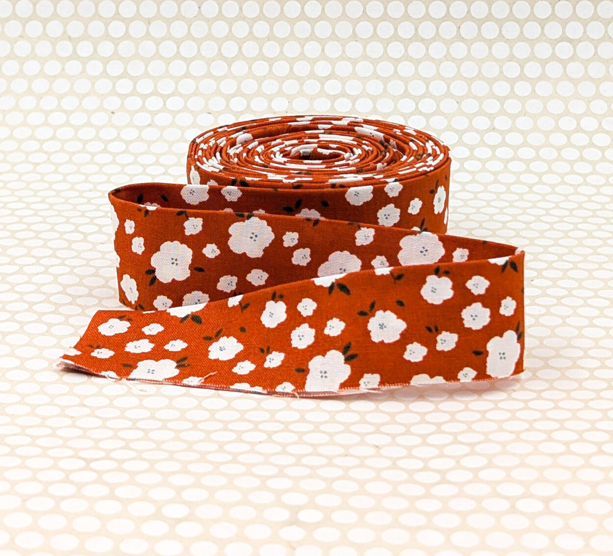 Quilt Binding Posies Red White 1 1/4″ Single Fold