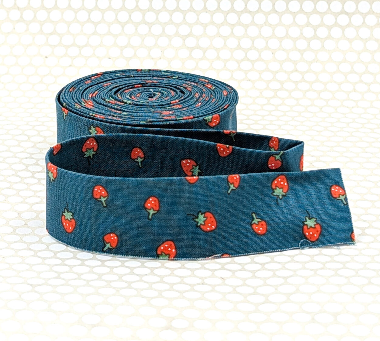 Quilt Binding Strawberries Stargazer Blue 1 1/4″ Single Fold