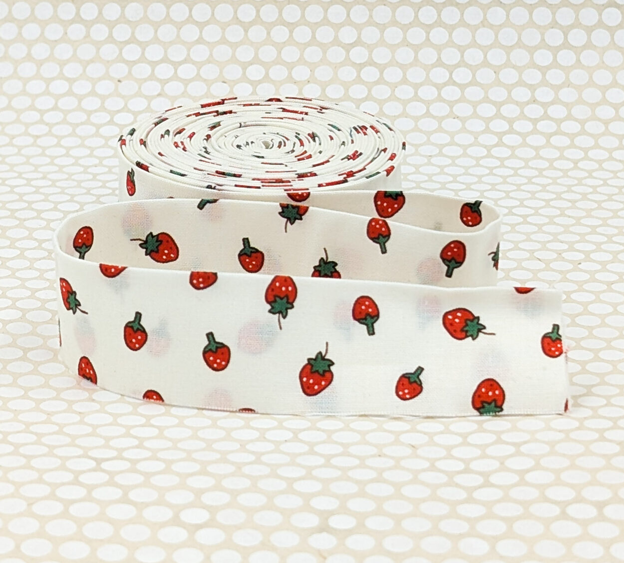 Quilt Binding Strawberries Cream 1 1/4″ Single Fold
