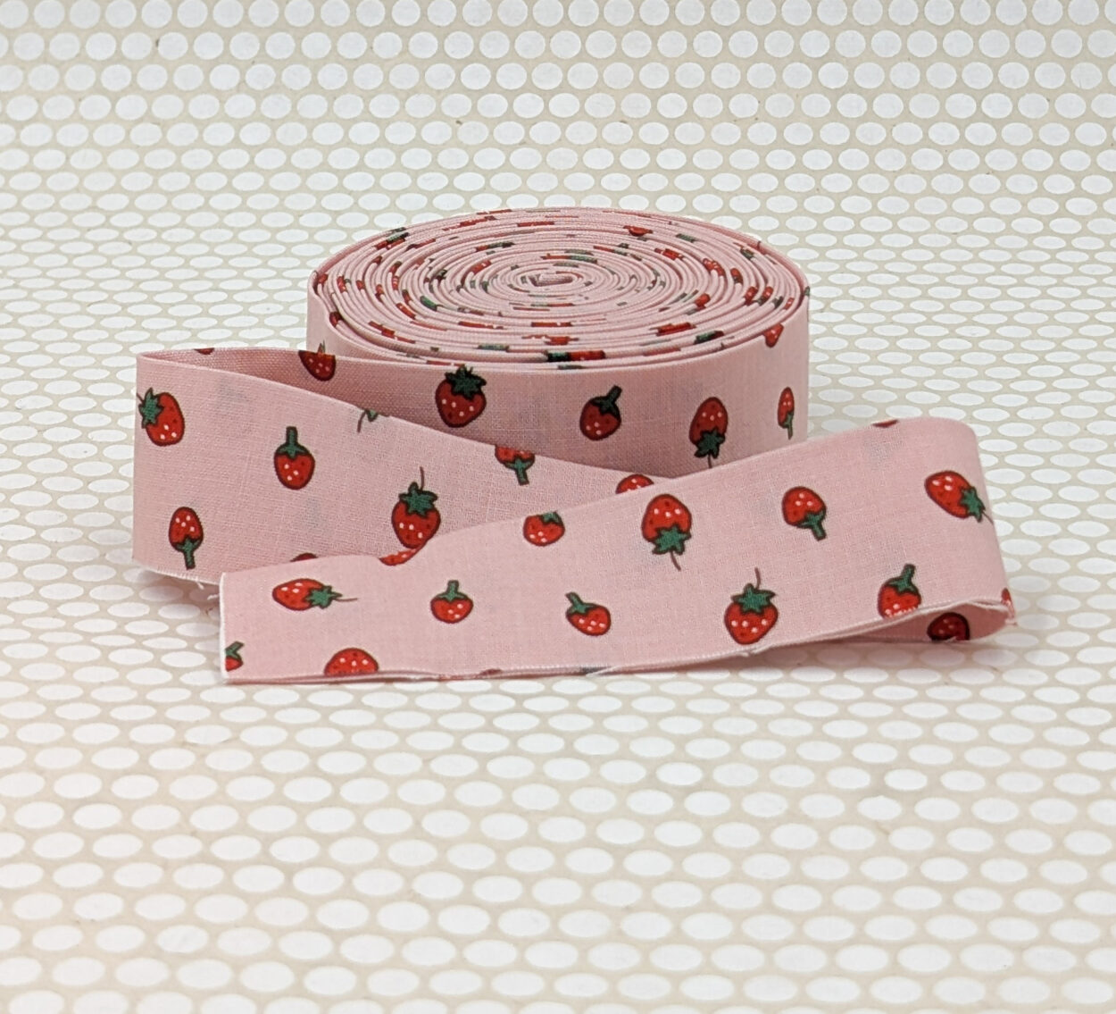 Quilt Binding Strawberries Blush Pink 1 1/4″ Single Fold