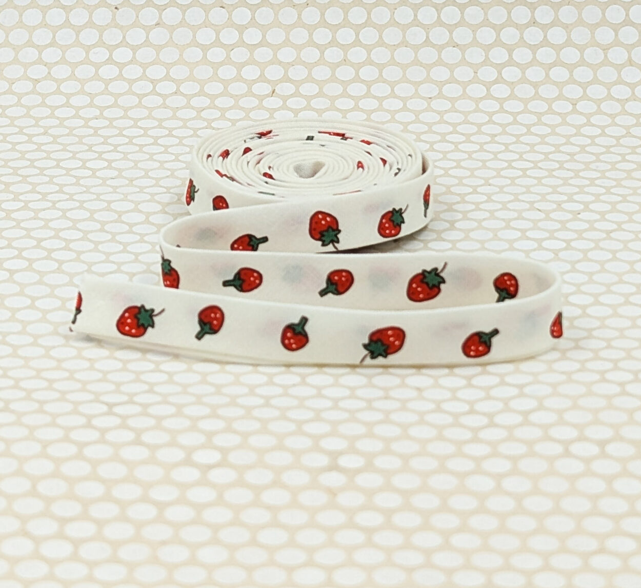 Double Fold 1/2” Bias Tape Strawberries Cream Double Fold 1/2” Bias Tape Strawberries Cream